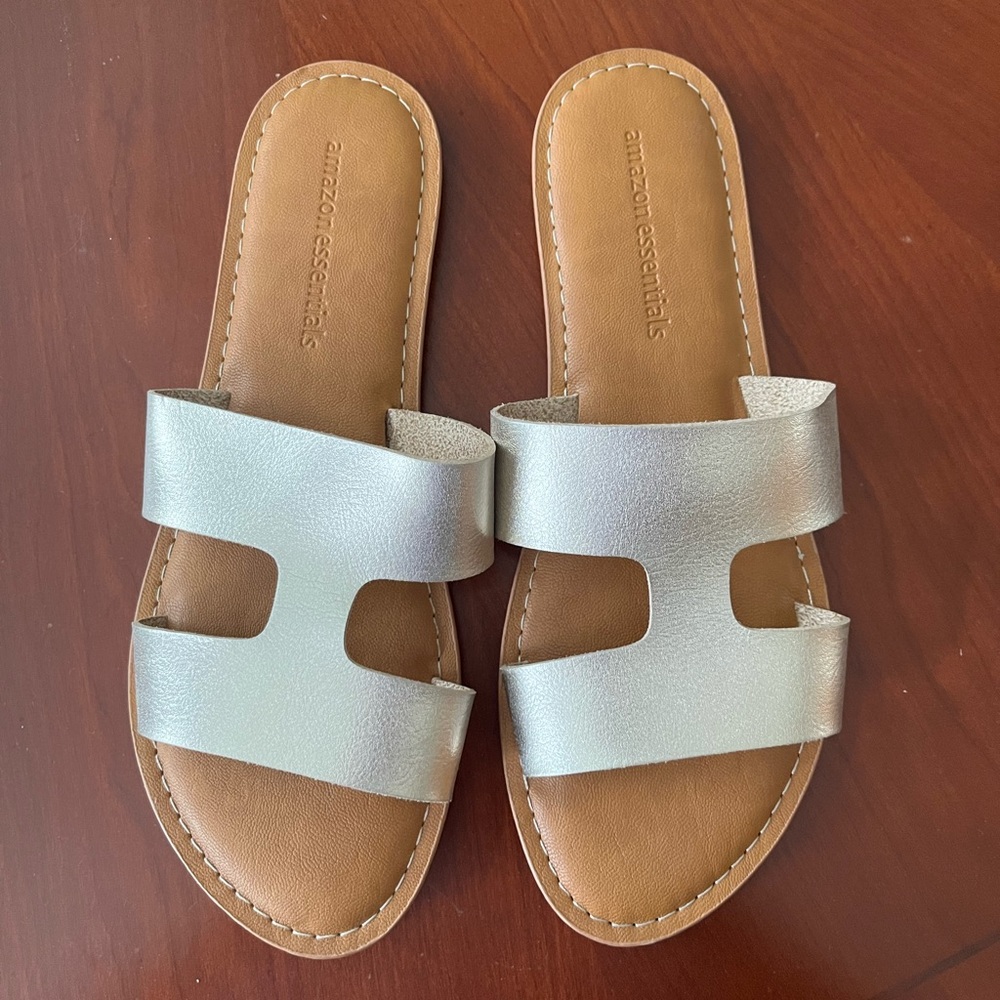 H sandal, Amazon Essentials flat banded slide in metallic gold, size 9.5